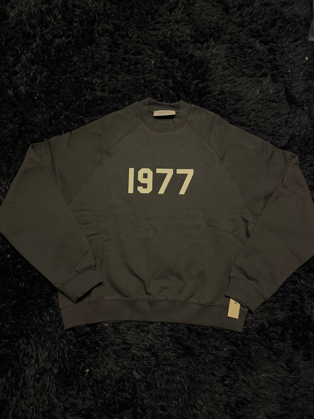 Fear of God Essentials Crewneck – Black “1977” Logo Sweatshirt
