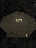 Fear of God Essentials Crewneck – Black “1977” Logo Sweatshirt