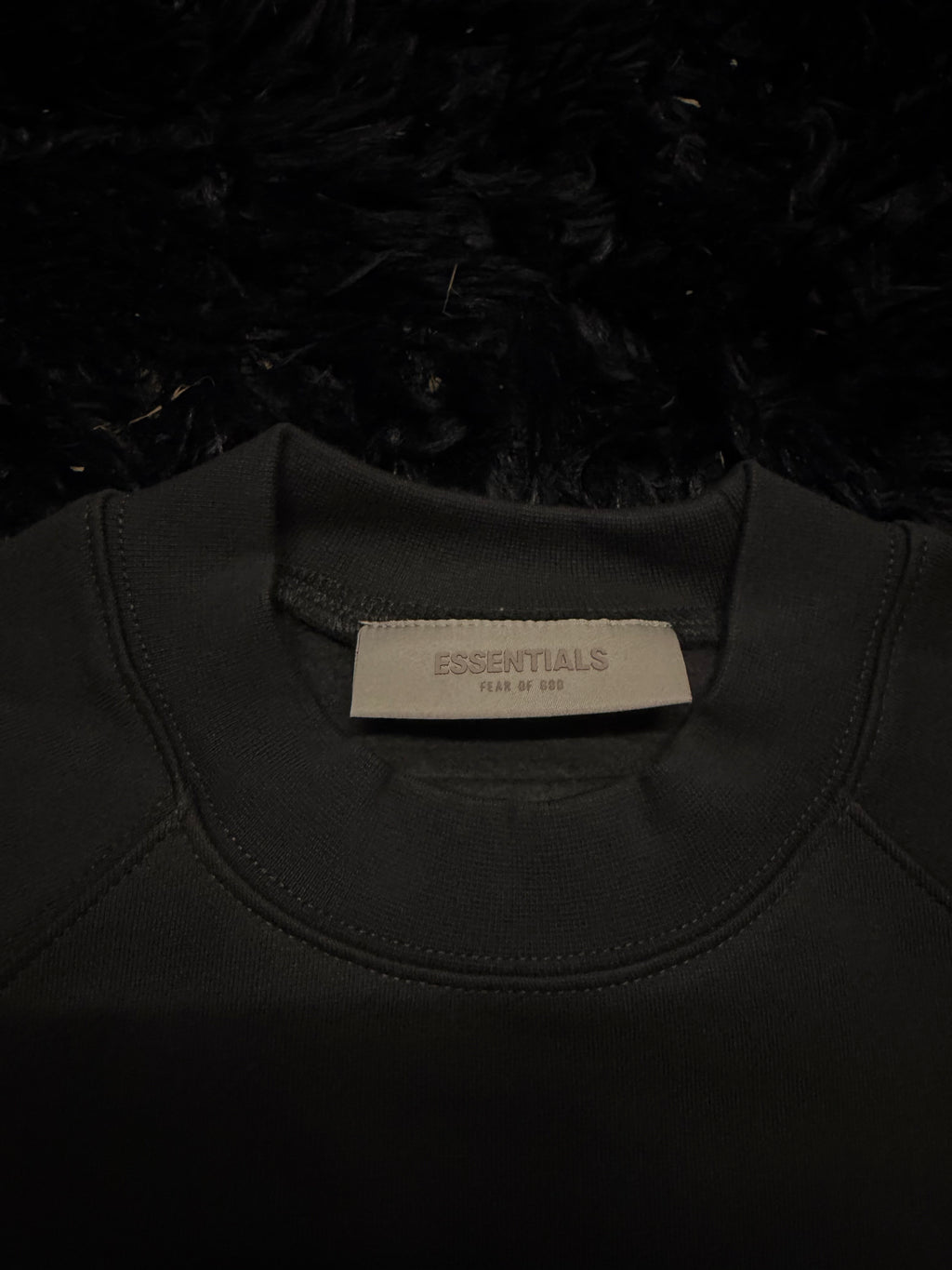 Fear of God Essentials Crewneck – Black “1977” Logo Sweatshirt