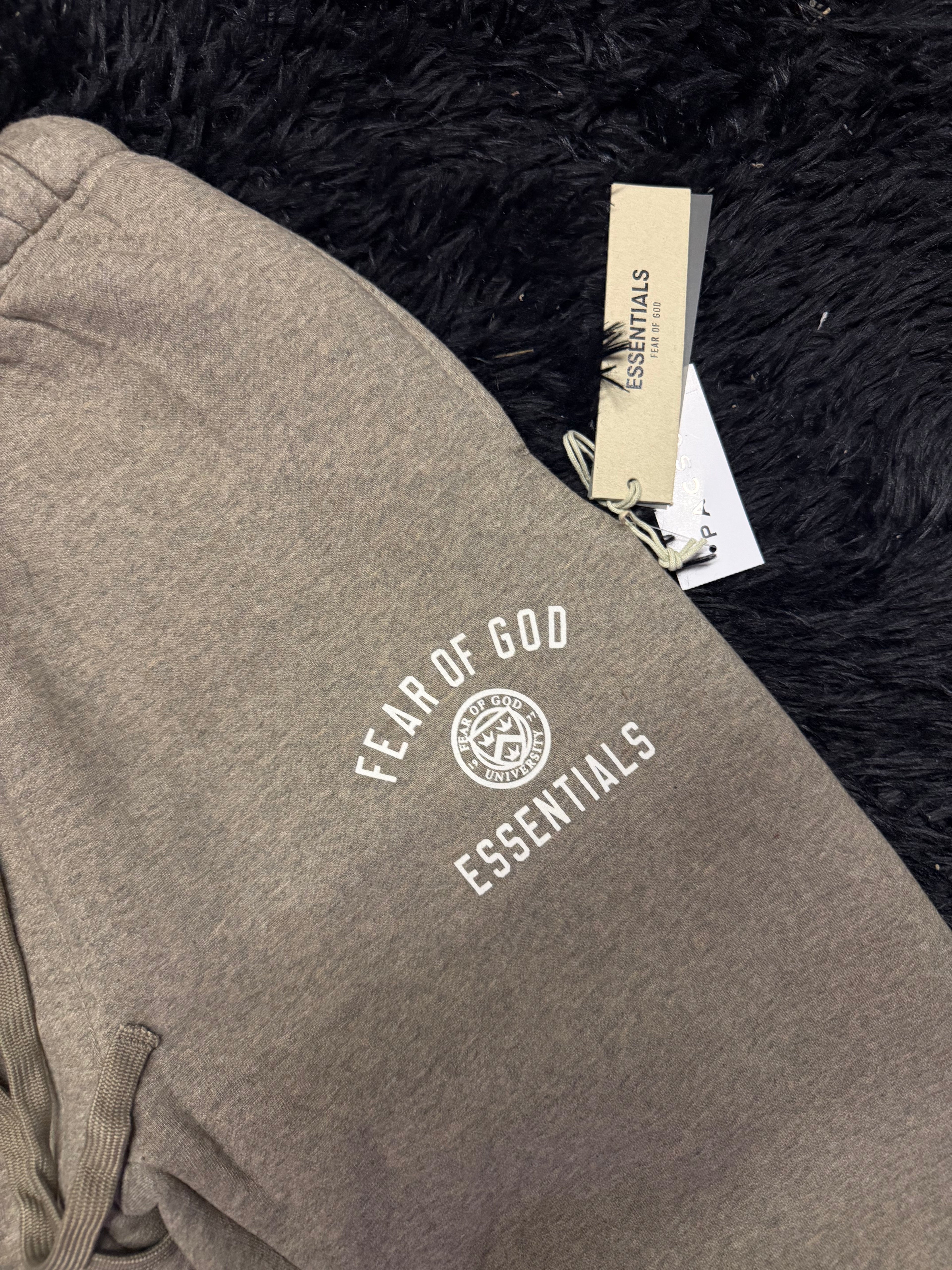Fear of God Essentials Sweatpants – “Fear of God Essentials” University Logo